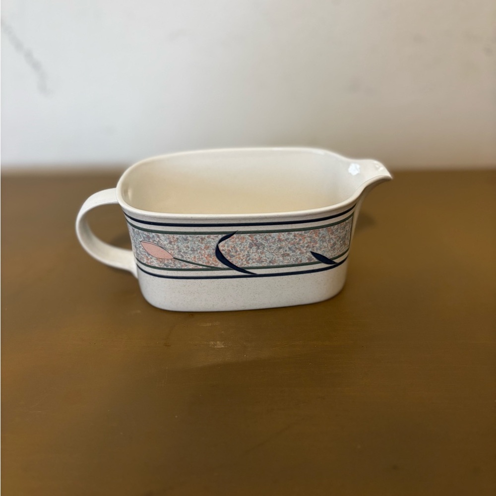 Mikasa Intaglio Speckled Off-White Ceramic Base vintage 90s
